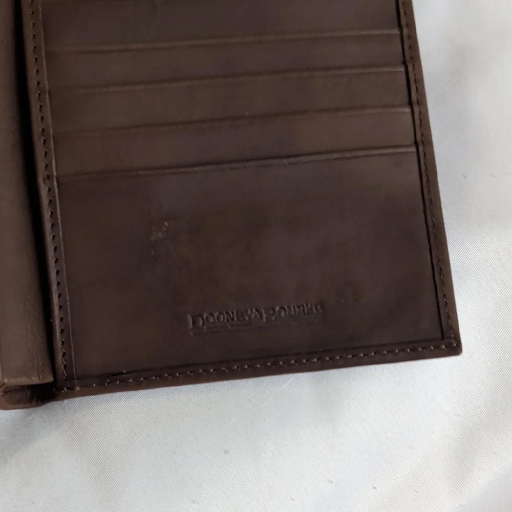 Dooney & Bourke classic dooney